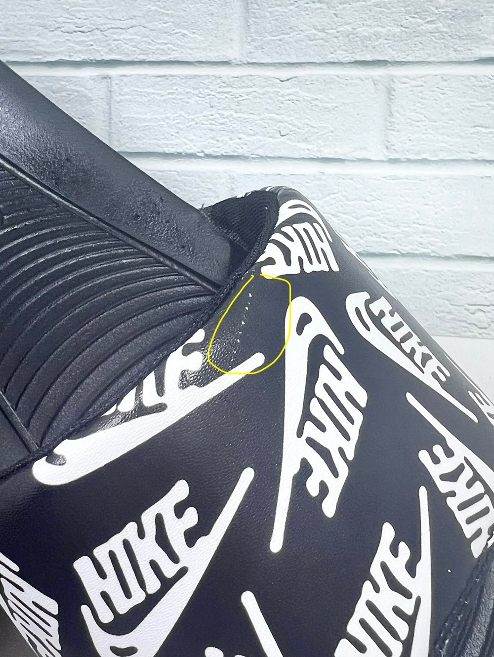Nike Vitori Repeat Logo One Slides - Picture 5 of 6